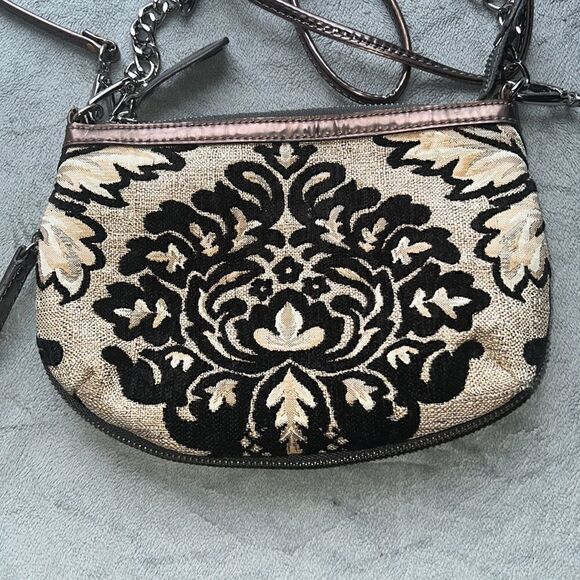 Designed in New York by Sharif Small Silver Chain and crossbody purse - Picture 2 of 7